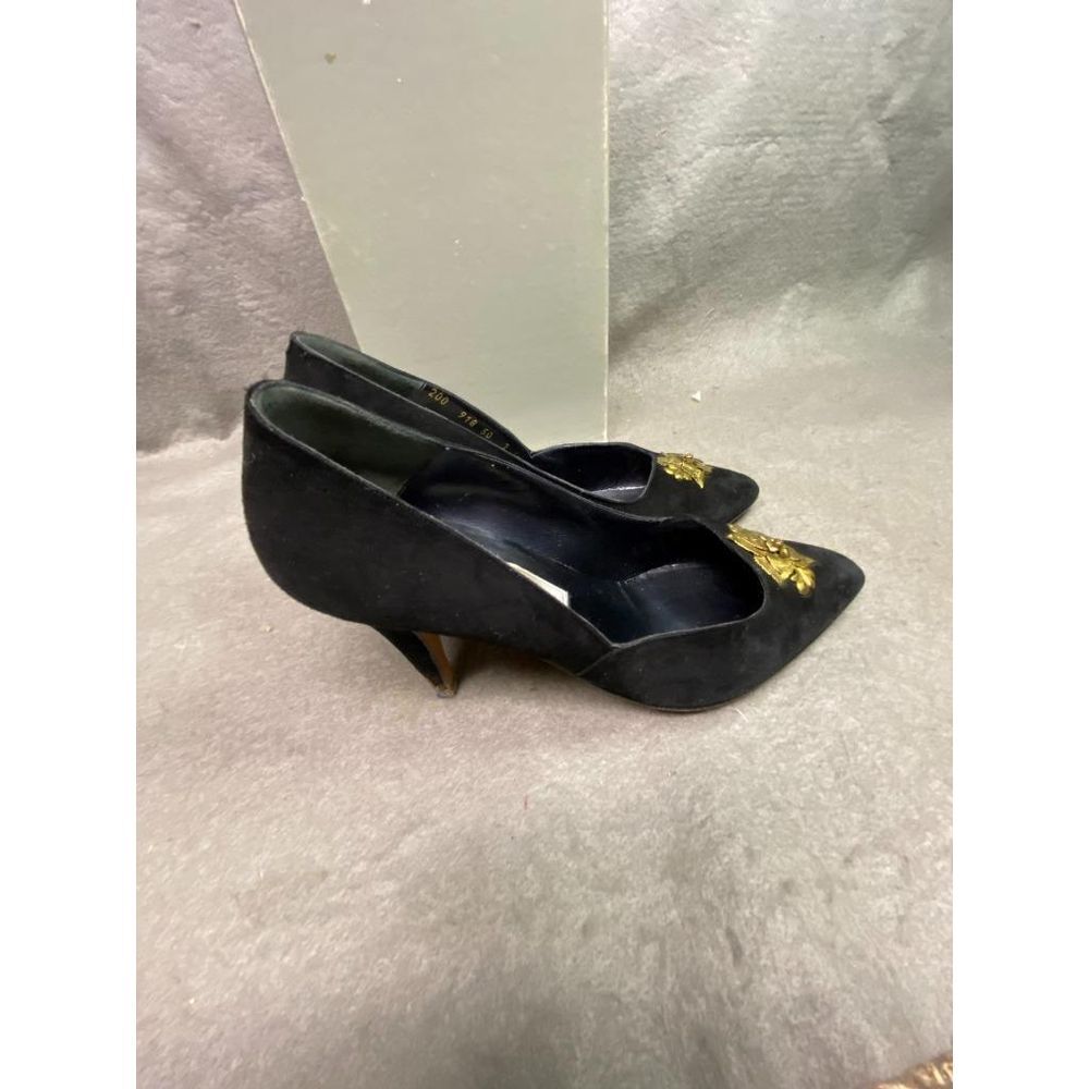 BALLY WOMEN'S PUMP HEEL SHOES BLACK SUEDE W/ GOLD‎ FLOWER SIZE 7 M SLIGHTLY USED